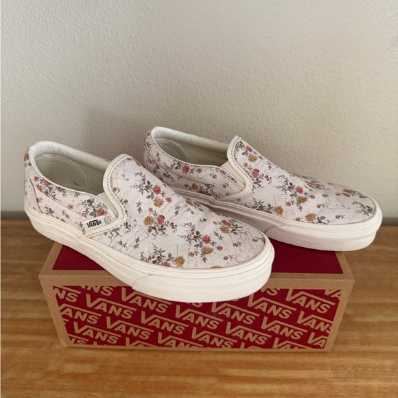 VANS Women’s 6.5 Vintage Floral Marshmallow Classic Slip On Sneakers CLEAN - Picture 2 of 9